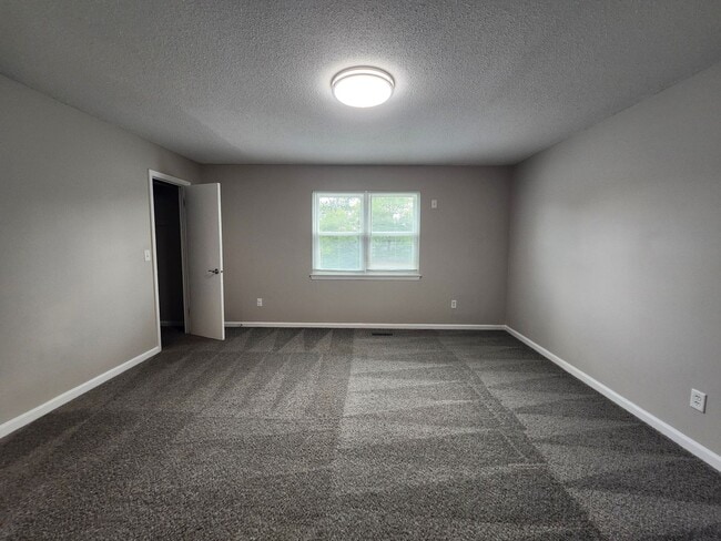 Building Photo - 6221 Bonny Oaks Dr