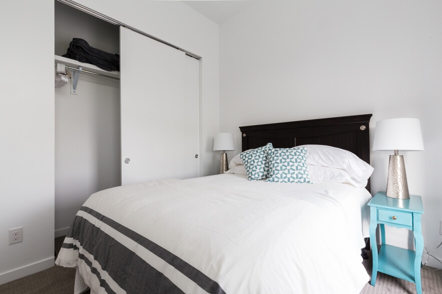 Building Photo - 3081 W 16th Ave