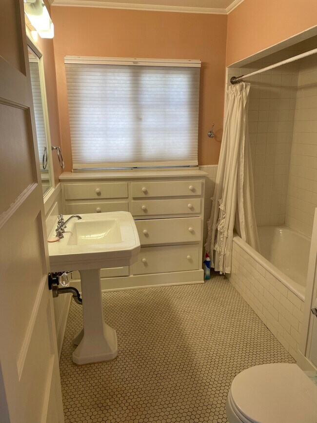 Main bathroom - 1426 24th St