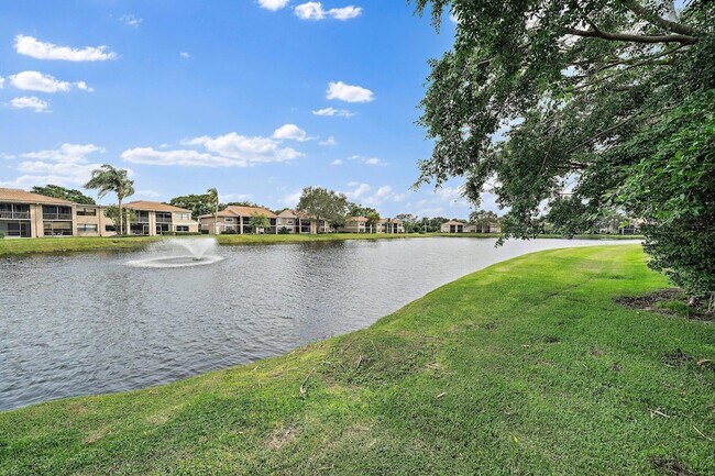 Building Photo - 6866 Briarlake Cir