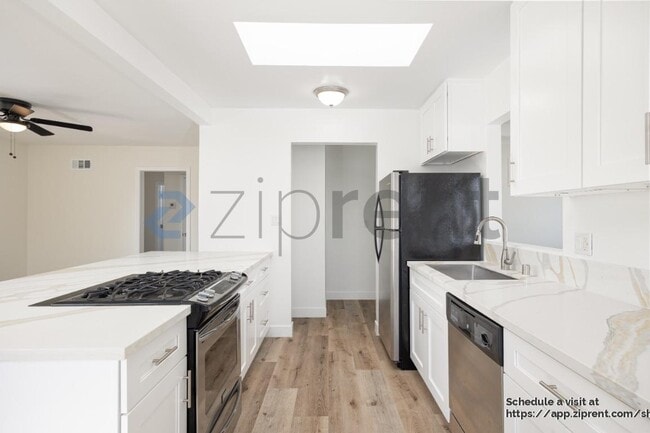 Building Photo - 4914 Zion Ave