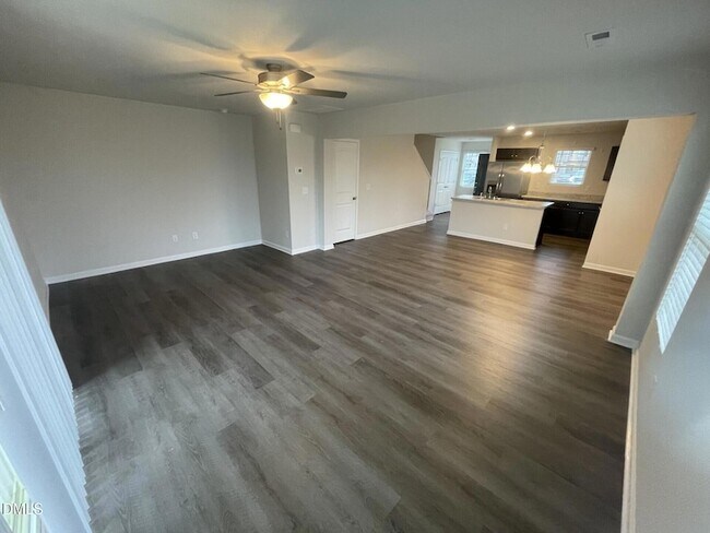 Building Photo - 1089 Peony Ln