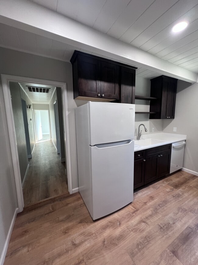 Building Photo - 206 Anderson Ave