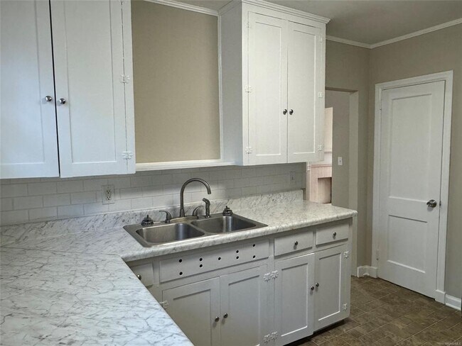 Building Photo - 19 Bradley Dr