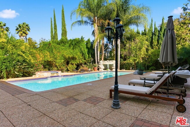 Building Photo - 23135 Dolorosa St