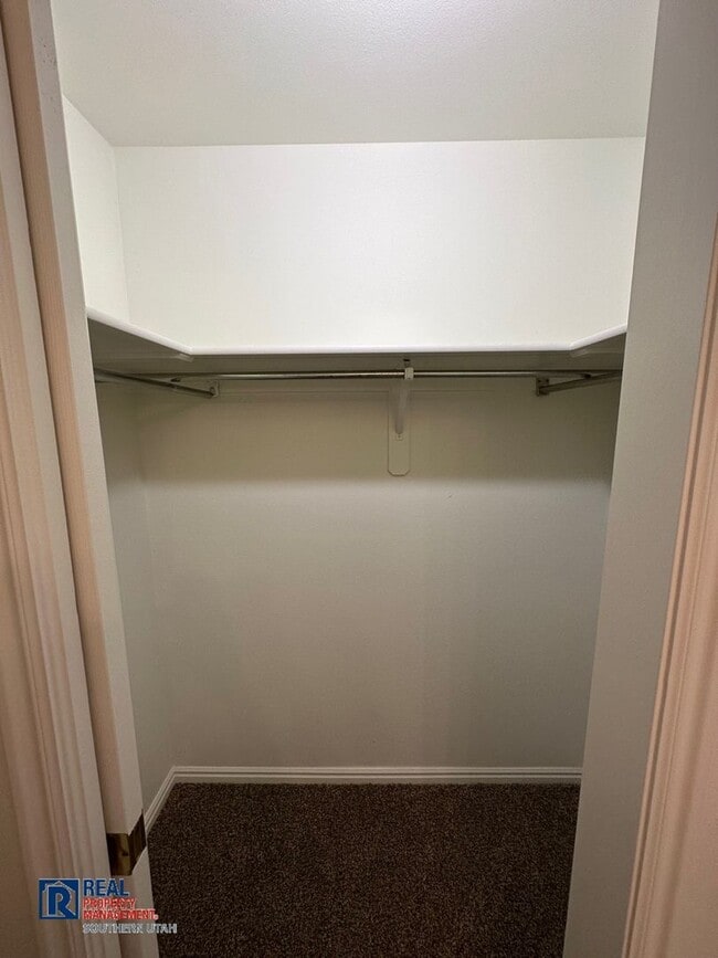 Building Photo - Fully Remodeled 3 bedroom 2 bathroom