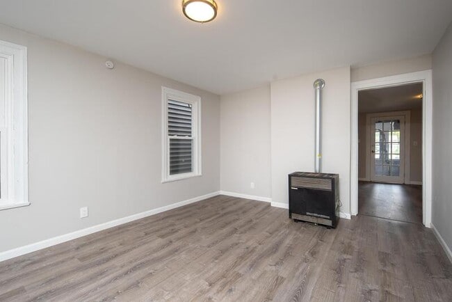 Building Photo - 719 5th Ave