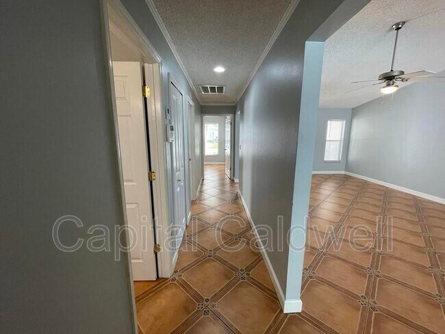 Building Photo - 12813 Starling Dr