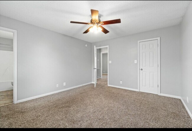 Building Photo - 3216 Tabby Dr