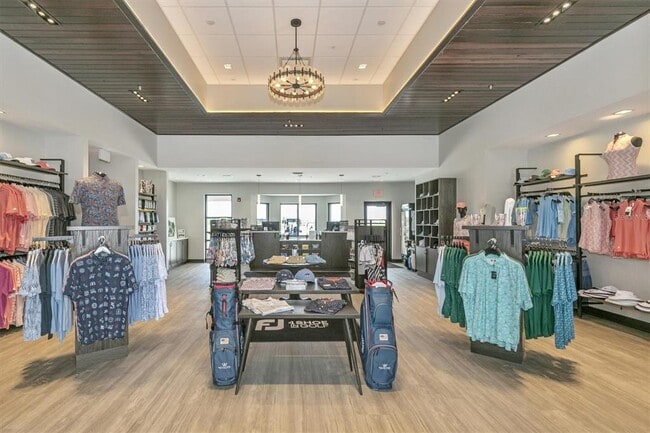 Building Photo - 12240 Wellen Golf St