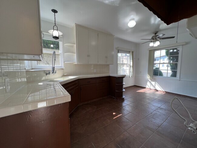 Building Photo - 13900 Burbank Blvd