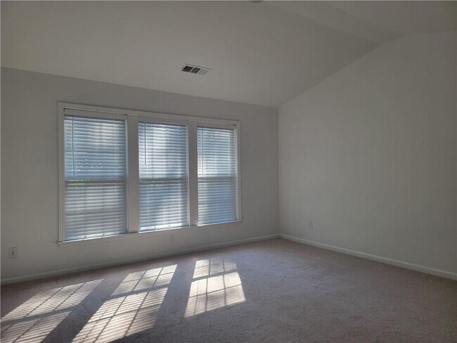 Building Photo - 2448 Fairlie Dr