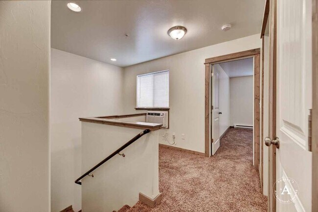 Building Photo - 2058 Gold Ave