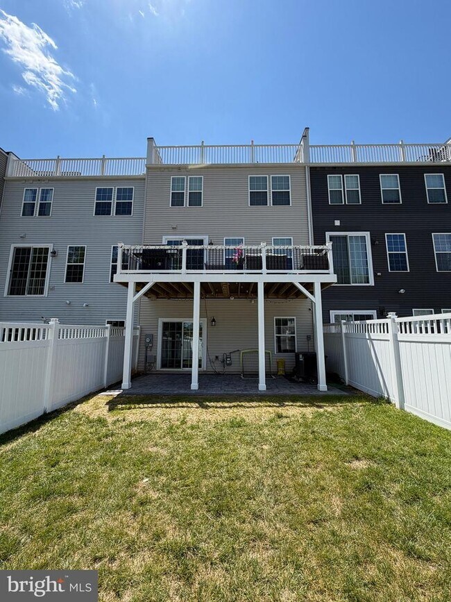 Building Photo - 10802 Foxtrot Cir