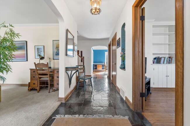 Building Photo - 5457 N Berkeley Blvd