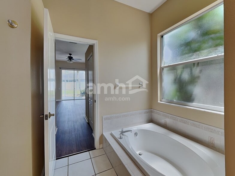 Building Photo - 4817 76th Ct E