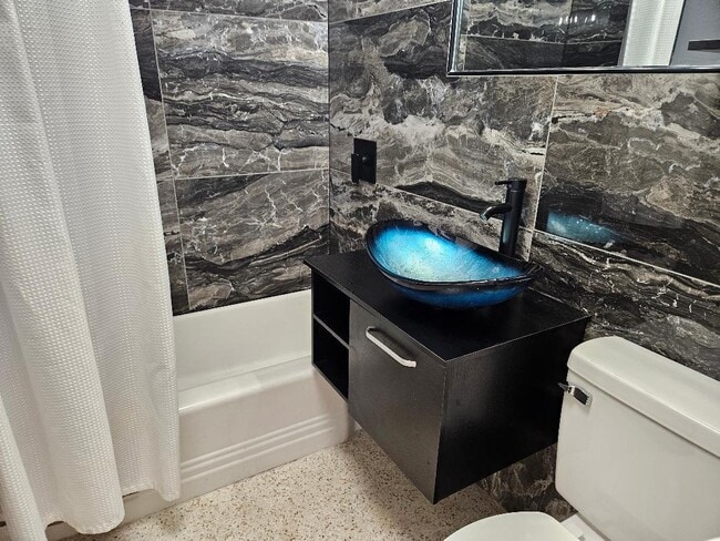 Building Photo - 4710 Spruce Ave