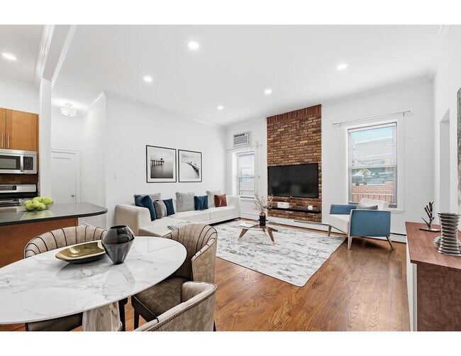 Building Photo - 716 Hudson St