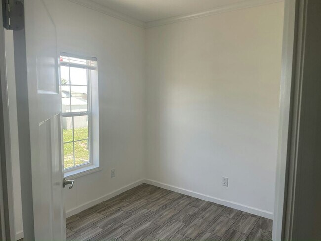 Building Photo - 6902 42nd Trail N