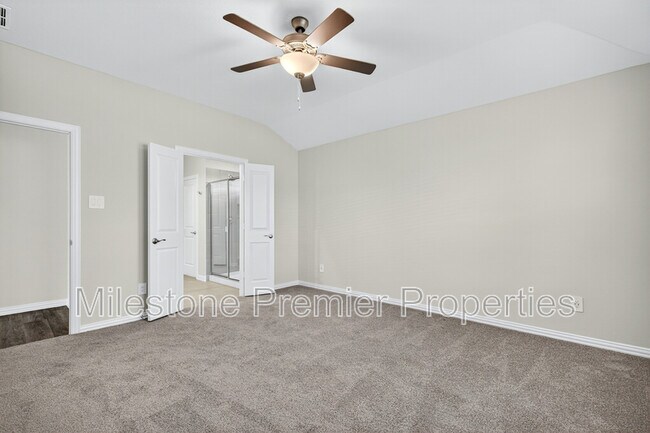 Building Photo - 2121 Gustavus Dr