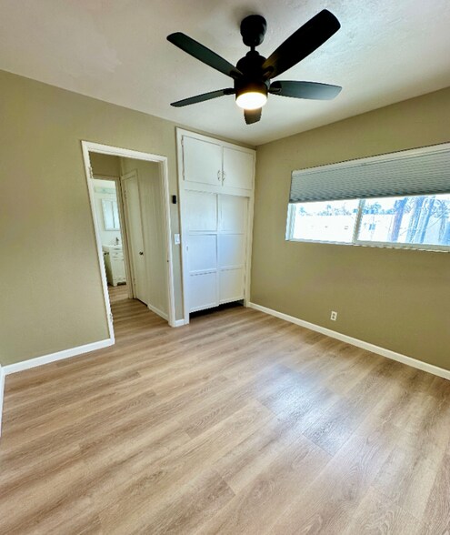 Building Photo - 1570 Hornblend St