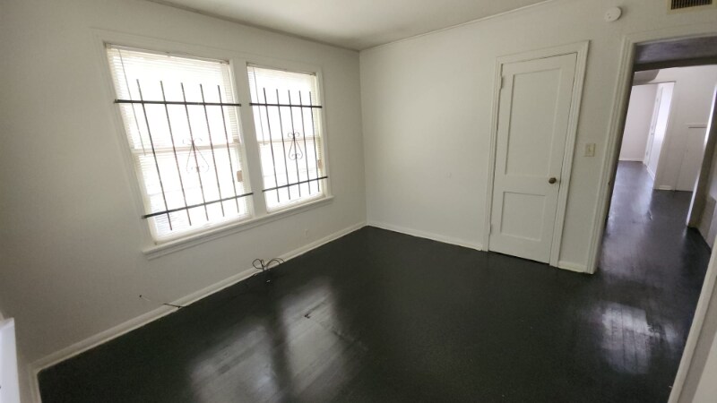 Building Photo - 519 W 23rd St
