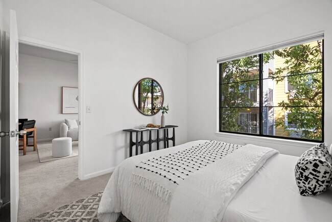 Building Photo - Modern and Luxurious 1 Bedroom 1 Bath Condo in the Desirable Brickyard Community