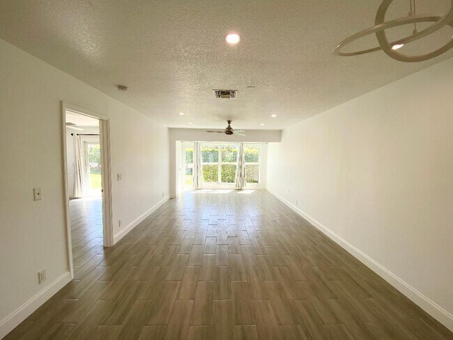 Building Photo - 2450 Black Olive Blvd