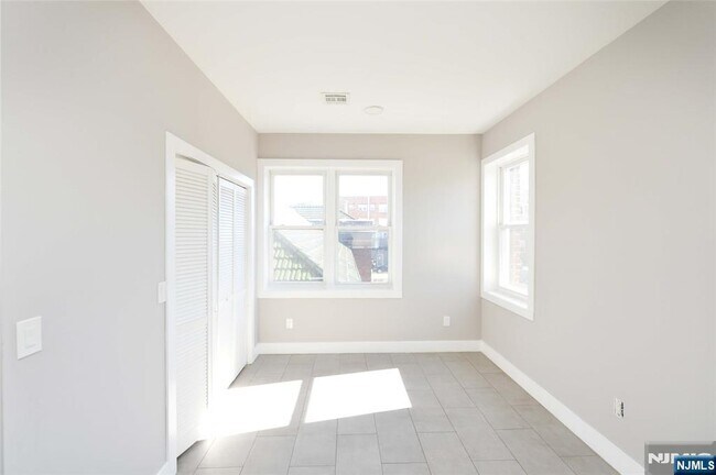 Building Photo - 7 Watsessing Ave