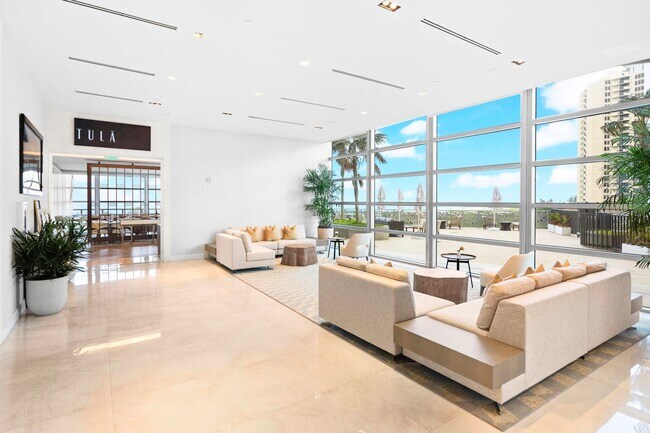 Building Photo - 3100 N Ocean Dr