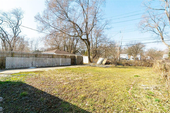 Building Photo - 12095 Plainview Ave