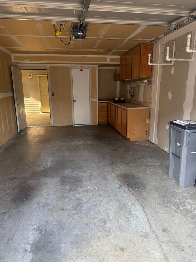 Building Photo - 22855 E Country Vista Dr