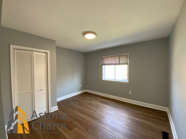 Building Photo - End Unit 3 Bedroom + Den with Backyard and Semi Finished Basement