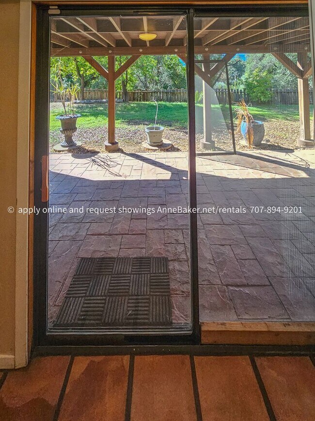 Building Photo - Exquisite Home among the Oak Trees