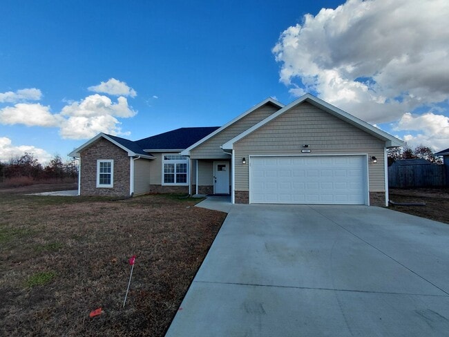 Building Photo - Beautiful home close to post