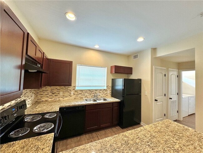 Building Photo - 1915 Dartmouth St