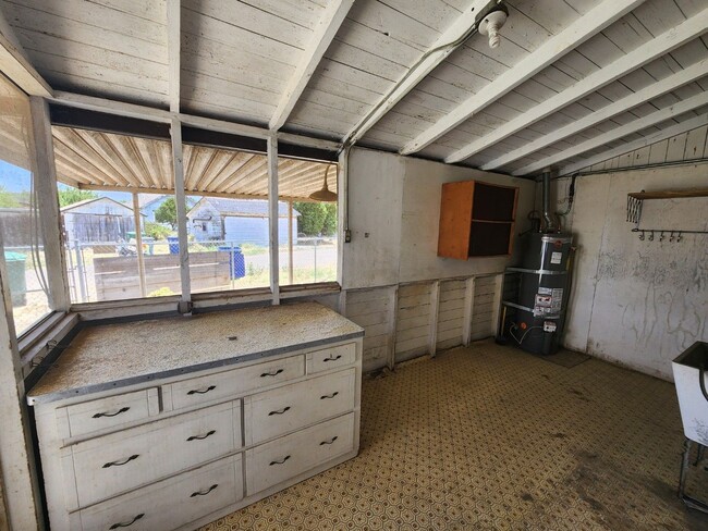 Building Photo - 360 West Ave