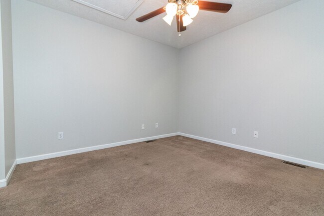 Building Photo - 134 Twin Lakes Dr