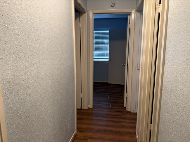 Building Photo - 3122 Trail Lake Dr