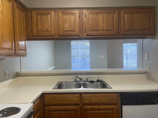 Building Photo - 2222 Millstone Dr