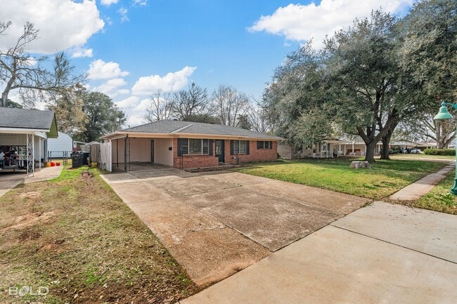 Building Photo - 1706 Shady Grove Dr