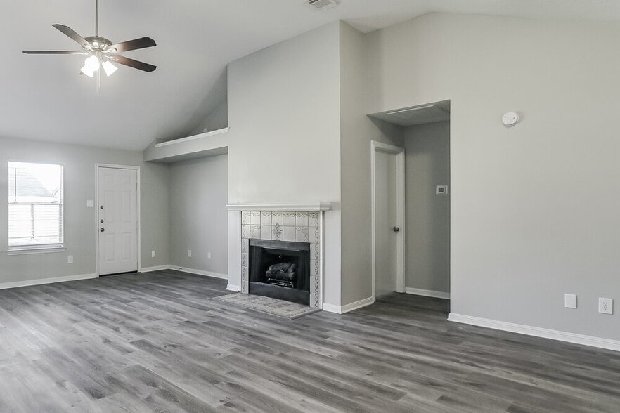 Building Photo - 4923 Bayboro Park Dr