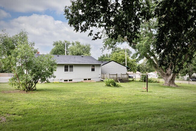 Building Photo - Beautiful 3-Bed, 2-Bath Home in West Omaha!