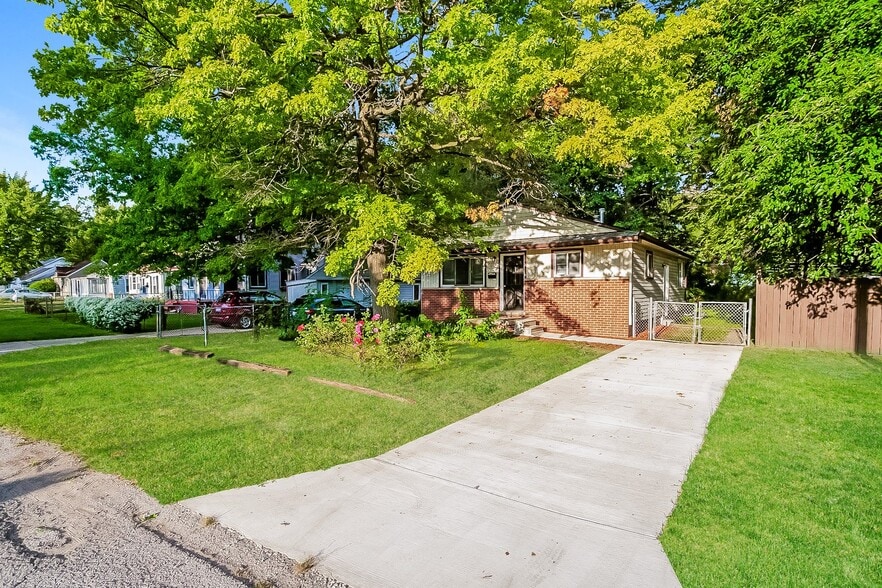 Building Photo - 1957 S Christine St