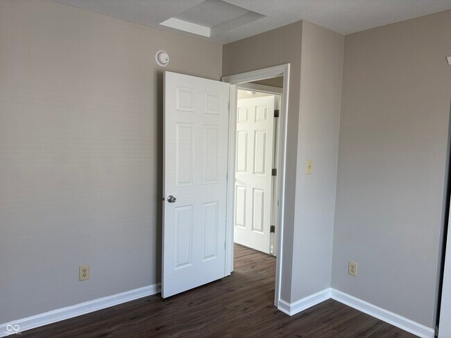 Building Photo - 6682 Dunsdin Dr