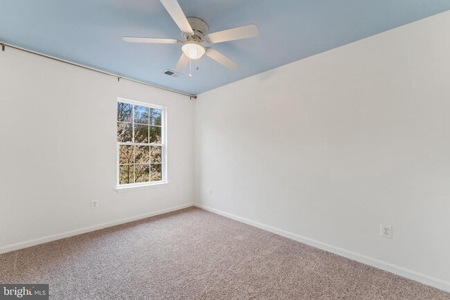 Building Photo - 1099 Longview Ln