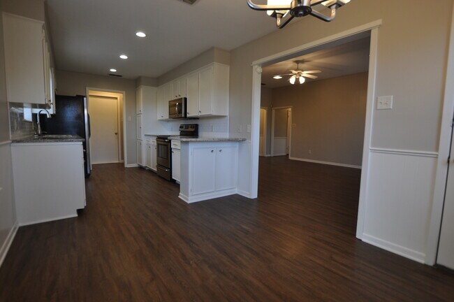 Building Photo - Coming Soon: Stunning 3 Bedroom, 2 Bathroo...