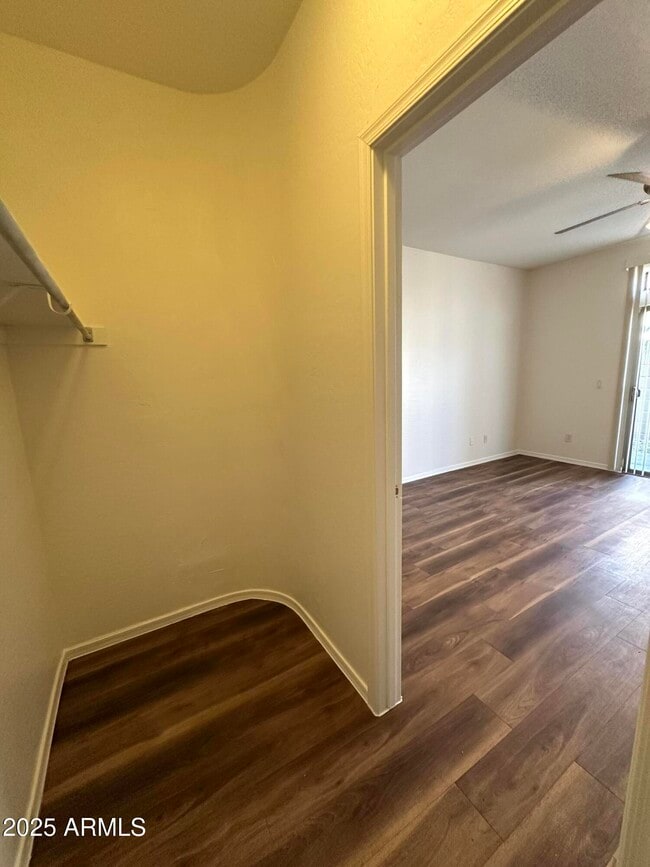 Building Photo - 1015 S Val Vista Dr