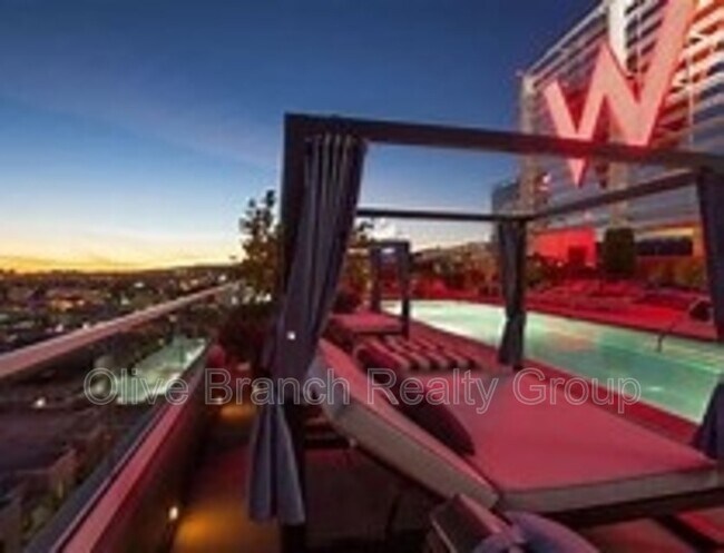 Building Photo - 6250 Hollywood Blvd