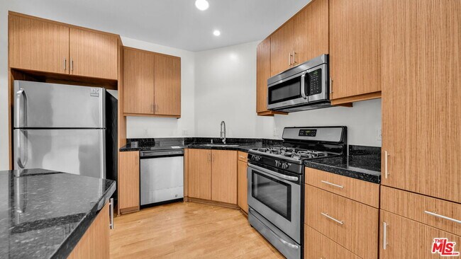 Building Photo - 1408 W Washington Blvd